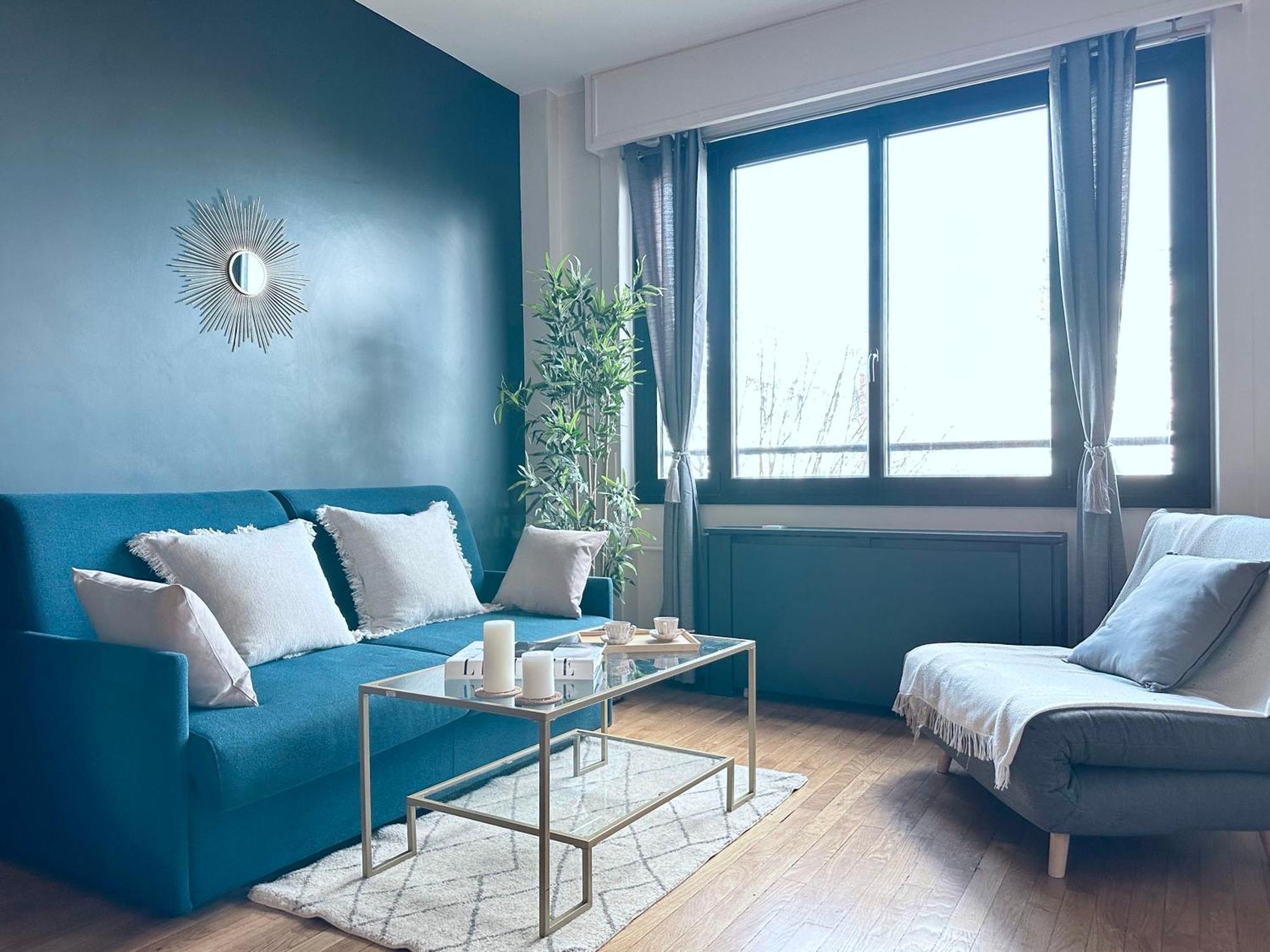 Stylish Apartment With A Balcony In パリ エクステリア 写真