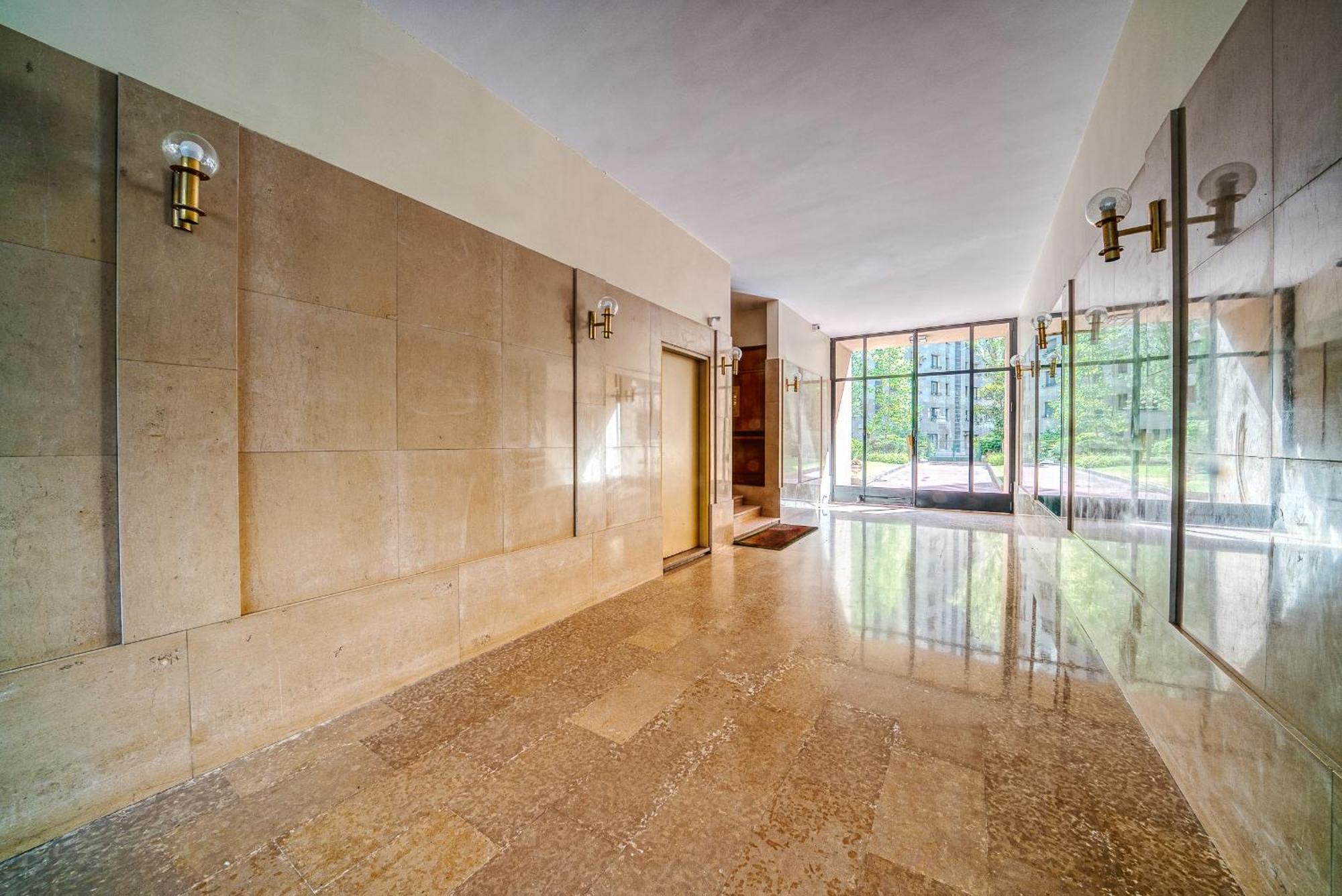 Stylish Apartment With A Balcony In パリ エクステリア 写真