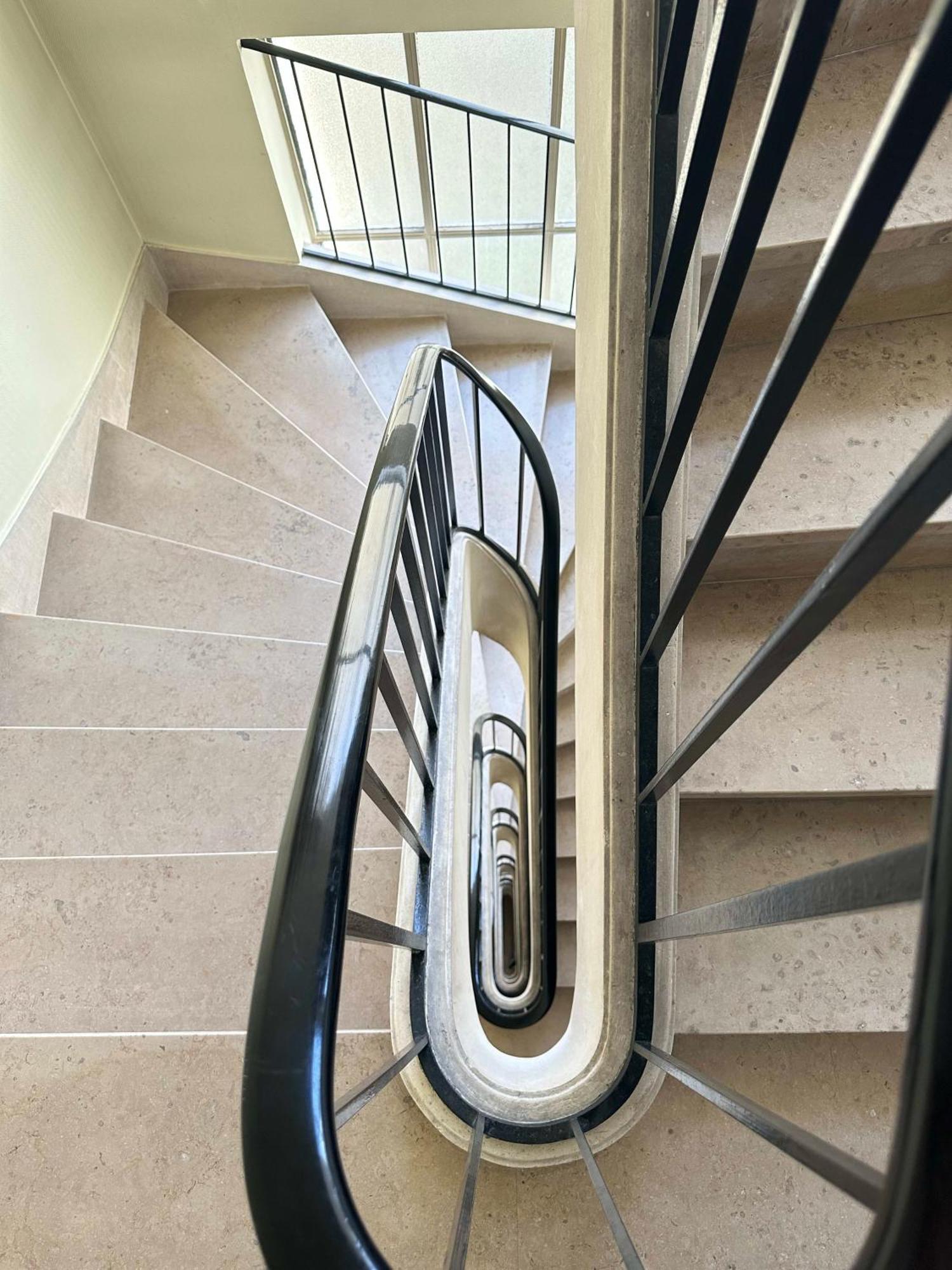 Stylish Apartment With A Balcony In パリ エクステリア 写真